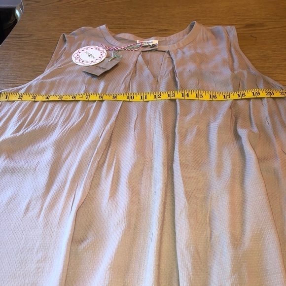 UMGEE Women’s Taupe Sleeveless Hi Low Flowing Top Size Large NWT - Picture 4 of 11